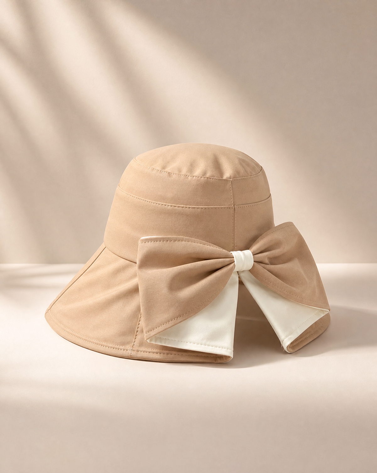 SolSløjfe™ – Elegant solhat med sløjfe